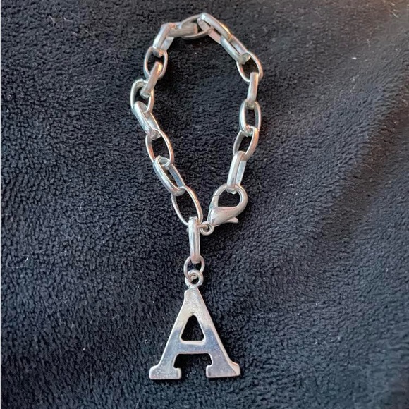 A initial bracelet - Picture 1 of 3